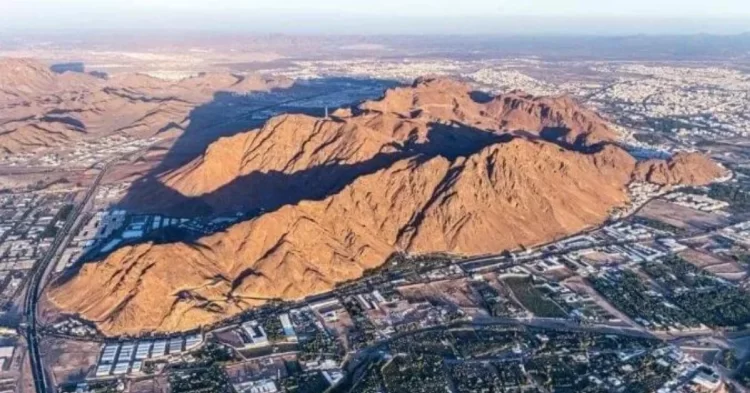 apa itu jabal uhud