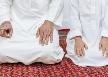shalat berjamaah orang tua dan anak