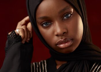 Potret wanita muslimah berhijab, ilustrasi batasan aurat wanita dalam Islam