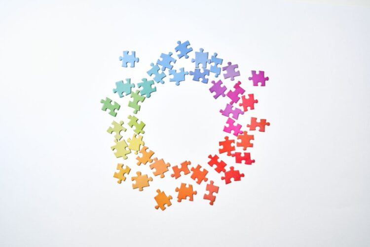 Potongan puzzle warna-warni tersusun membentuk lingkaran, ilustrasi hadits tentang 73 golongan umat Islam