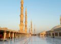 Menara-menara Masjid Nabawi di Madinah saat matahari terbit, ilustrasi keutamaan Nabi Muhammad dibanding nabi-nabi lain