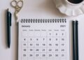 Kalender meja menunjukkan hari dan tanggal, ilustrasi hukum Rebo Wekasan dalam Islam